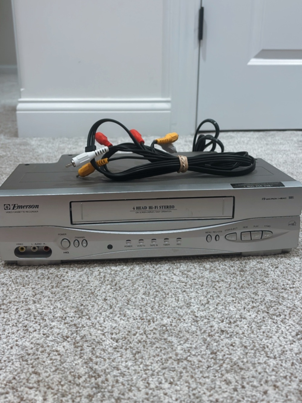Vintage and Rare Emerson VHS Player, TESTED AND WORKING! RCA Cable Included